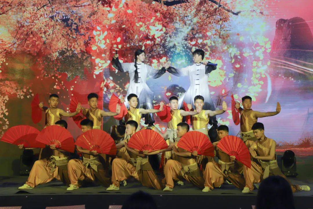 包含青少年传统武术表演，文化与运动的双重盛宴的词条