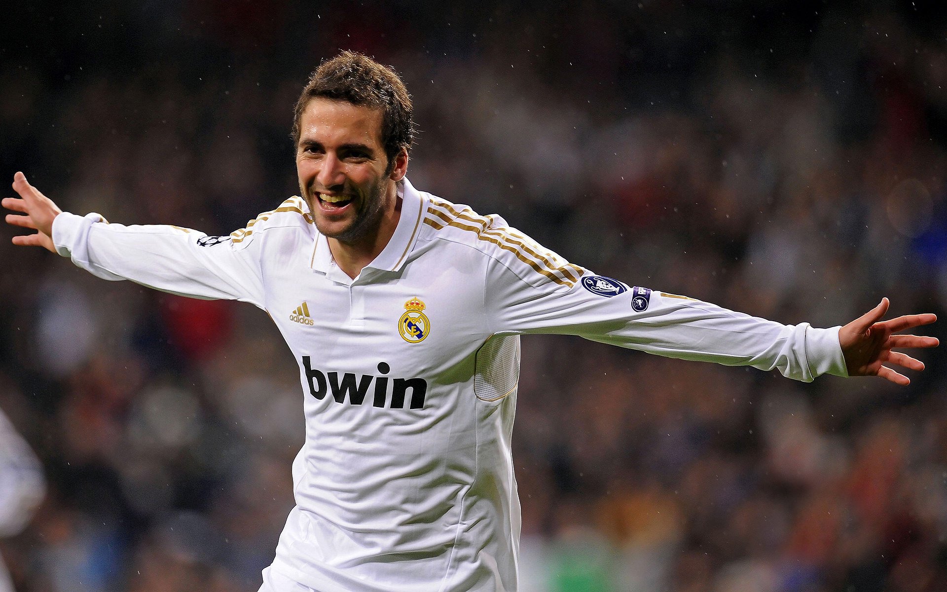 顶尖球队在大舞台上大放异彩,取得辉煌胜利,顶尖队队呼